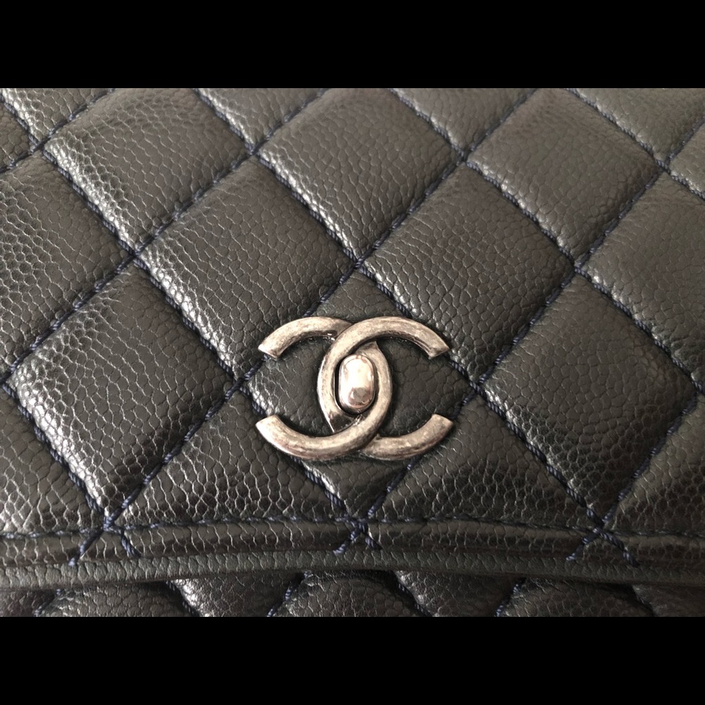 ❌SOLD❌ CHANEL  Flap Navy Quilted Caviar Leather - Picture 3 of 8